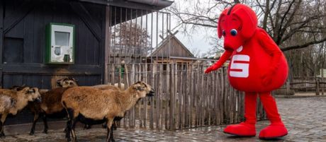Kinder und Tiere - Sparky im Berliner Zoo