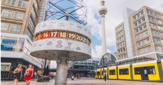 Weltzeituhr auf dem Berliner Alexanderplatz