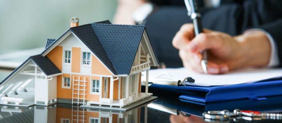 Die Finanzierungszusage ist einer der wichtigsten Punkte im Ablauf des Immobilienkaufs. Diesen Aspekt stellen sich viele einfacher vor, als er ist. 