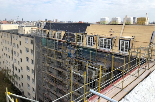 Die PAUSE Dachdecker - Maurer GmbH in Berlin-Köpenick bei Zimmer- und Dachdeckerarbeiten am Hofmeisterplatz in Charlottenburg