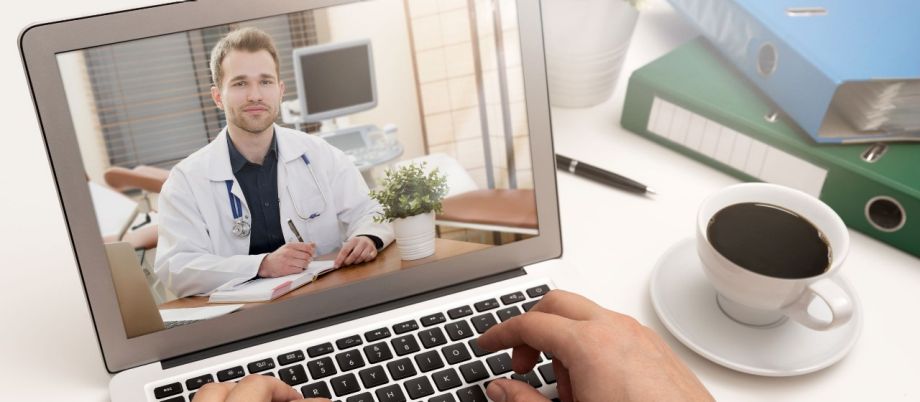 Die Telemedizin bietet Ärzten und Patienten die Möglichkeit, über digitale Technologien zu kommunizieren.